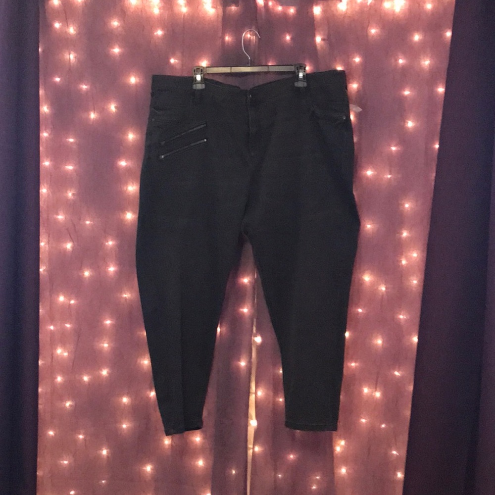 Modern skinny capri